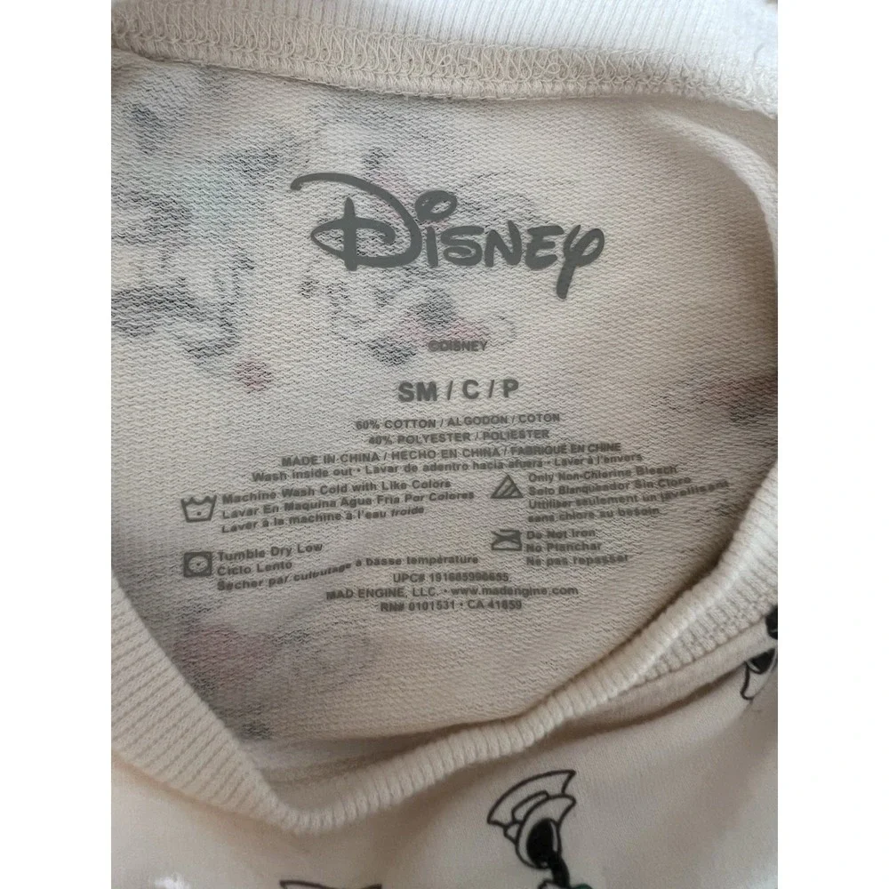 Juniors Crop Top Disney  Ice Skating Christmas Sweatshirt Sz Small Whimsycore - Picture 4 of 4